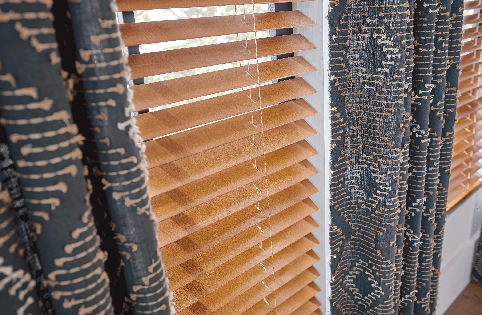 graber 1570 drapery wood blinds rs22 v3